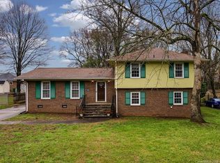 12208 Oakhaven Dr, Charlotte, NC 28273