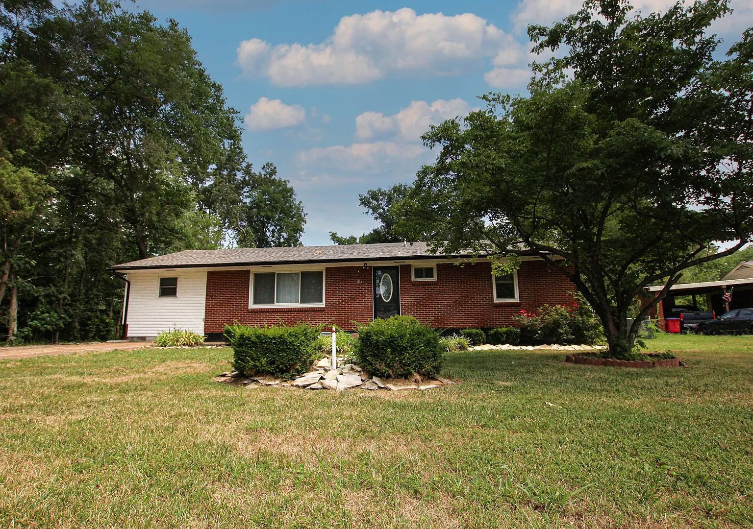 Pet Friendly Three Bedroom! — Photo 1