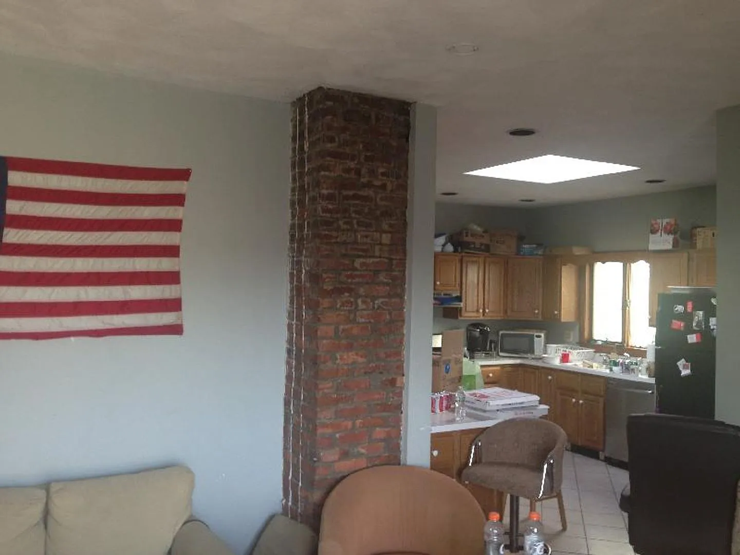 Top-Floor 4BR w/ Balcony | Mission Hill | Student OK | 9/1 — Photo 4