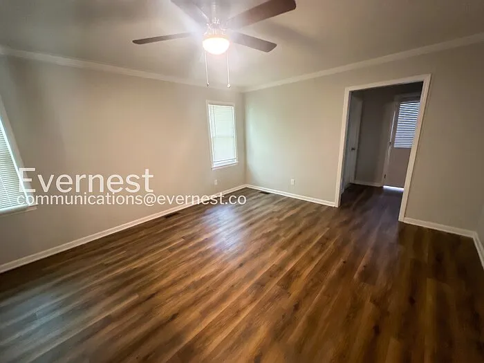 9805 N Wayne Ave — Photo 10