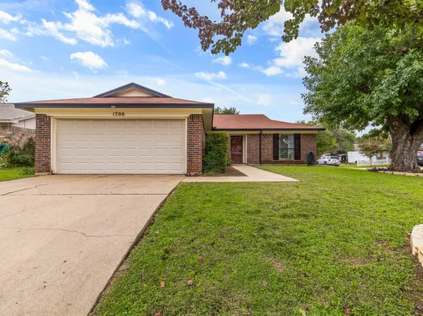 1700 Dorchester St, Fort Worth, TX 76134