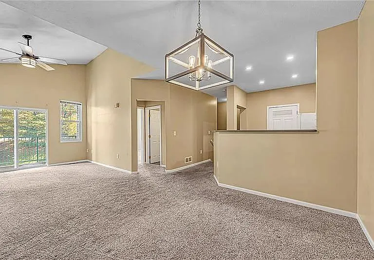 633 Eagle Pointe Dr #633 — Photo 7