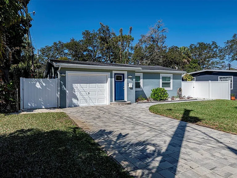 569 Bamboo Dr S — Photo 30