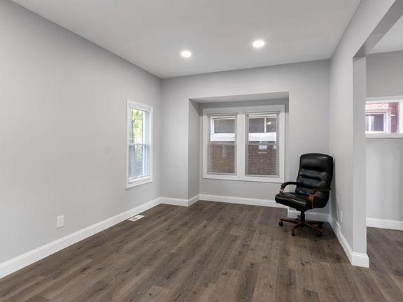 4th image of 2518 N Lasalle St