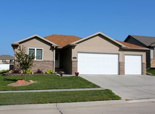 1850 SW 38th St, Lincoln, NE 68522
