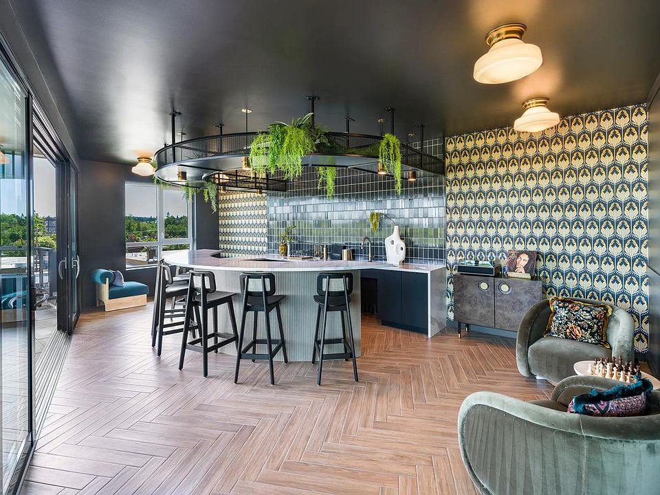 Discover an unparalleled experience at Modera Beaverton's luxurious rooftop clubroom.