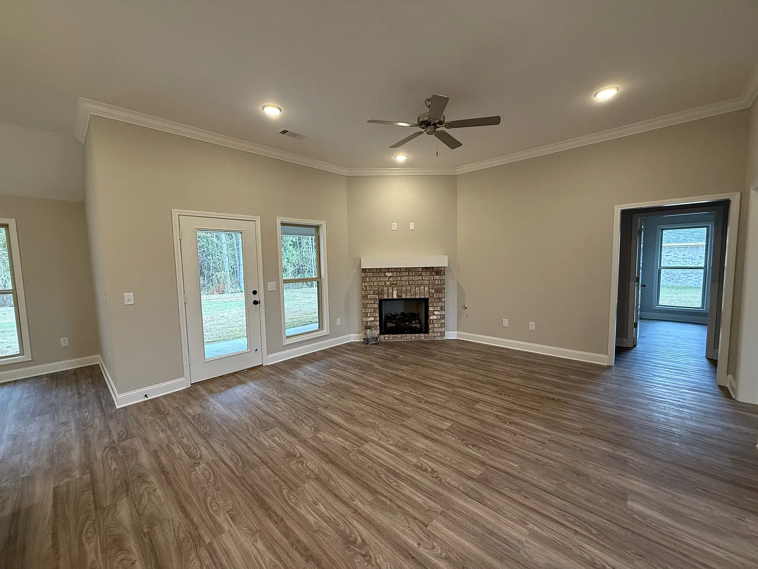 4 bed, 1815 sqft, $2,600 — Photo 4