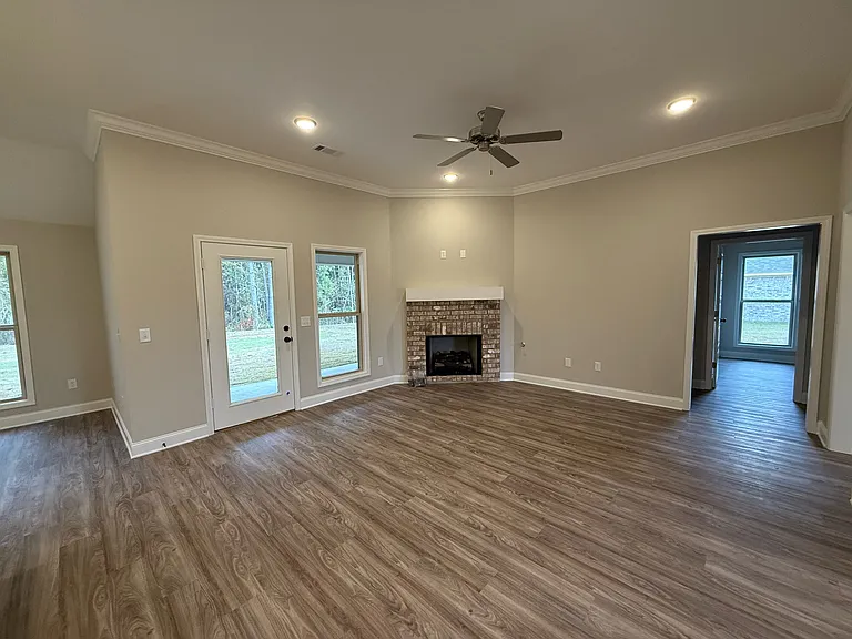 546 Patrick Farms Dr — Photo 4