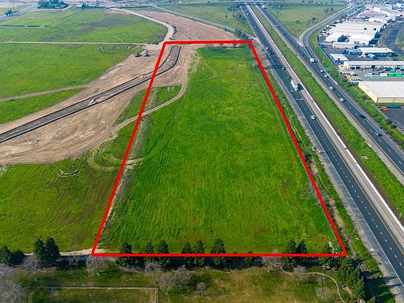 3rd image of 475 E Quintal Rd