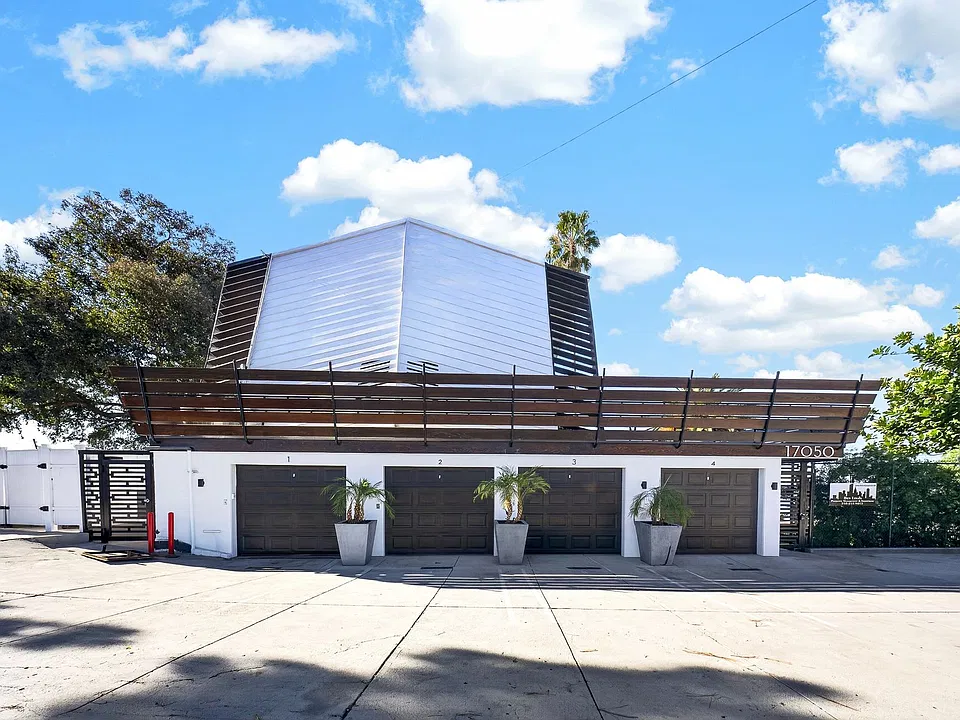 17050 Sunset Blvd #D