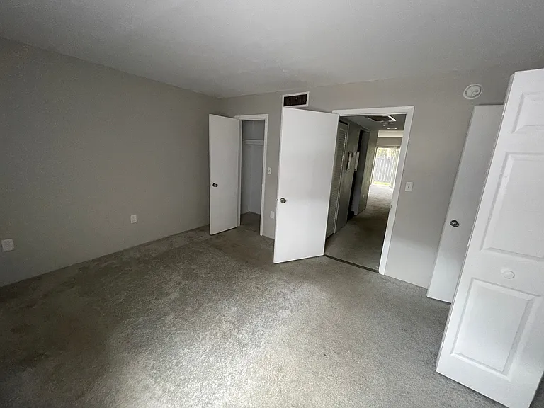1917 Maravilla Ave #36 — Photo 8