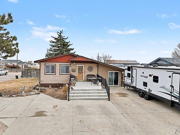 3rd image of 902 4th St