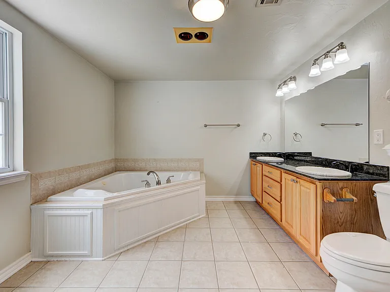 2529 NW 26th St — Photo 50