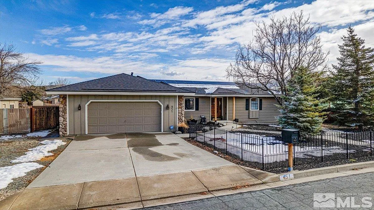451 Parkhill Dr photo 1
