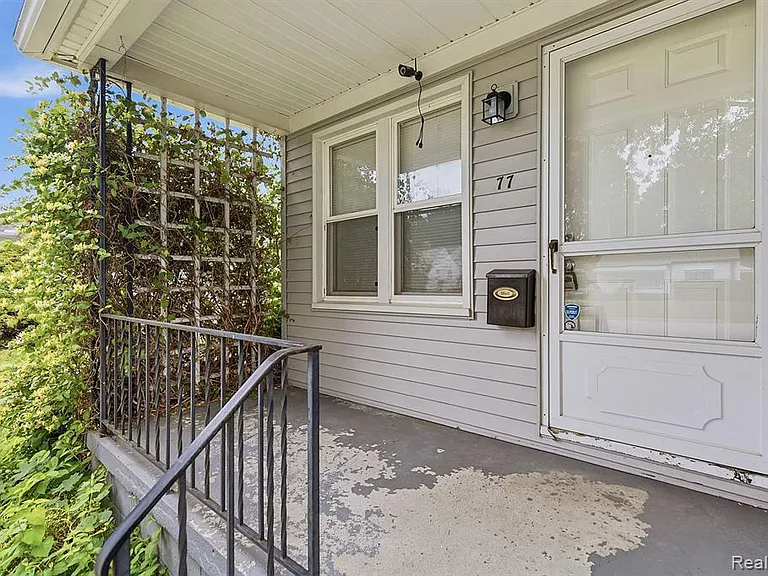 77 Huron Ave — Photo 4