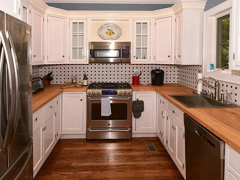 76 Harrison St — Photo 3
