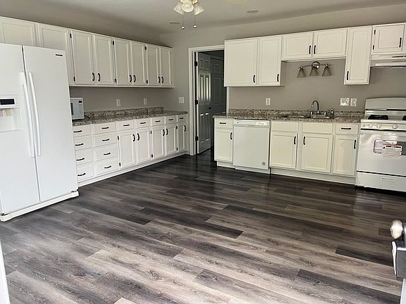 4th image of 3762 Gainesborough Dr #1