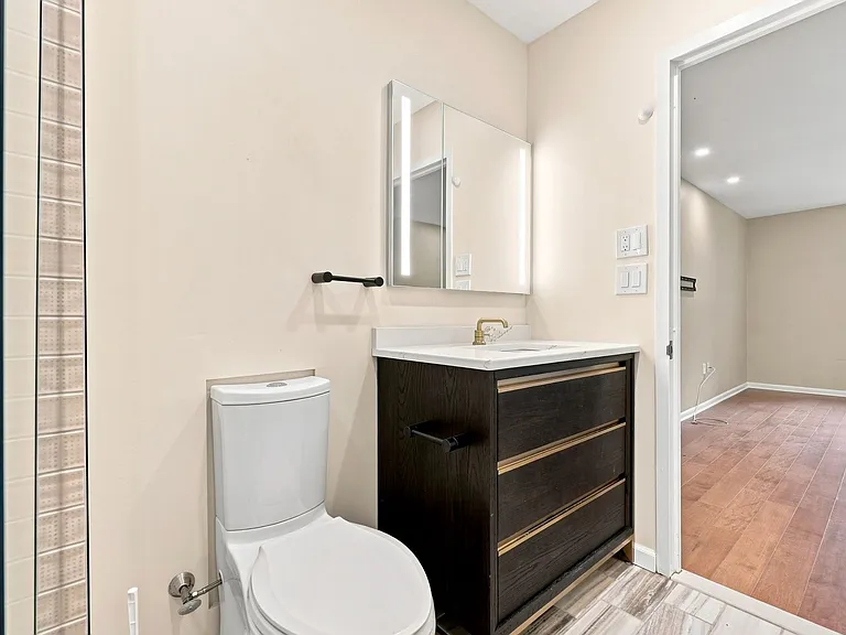 1640 Oakwood Dr #W305 — Photo 9
