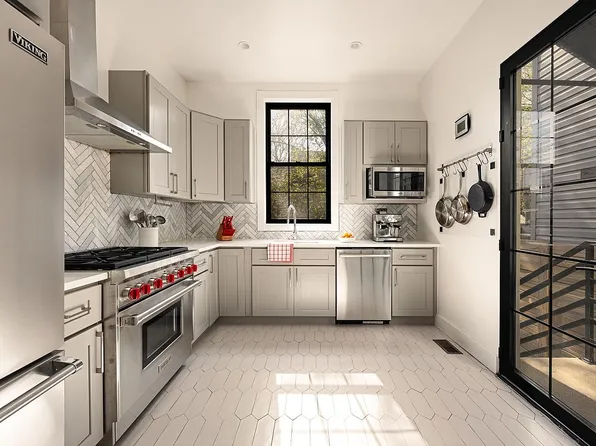 142 Woodbine St, Brooklyn, NY 11221