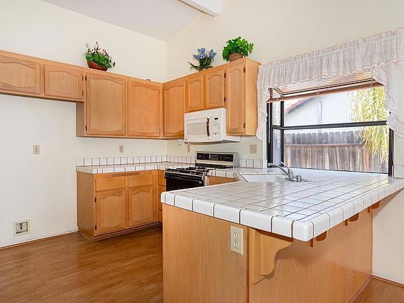 4th image of 5327 Mead St