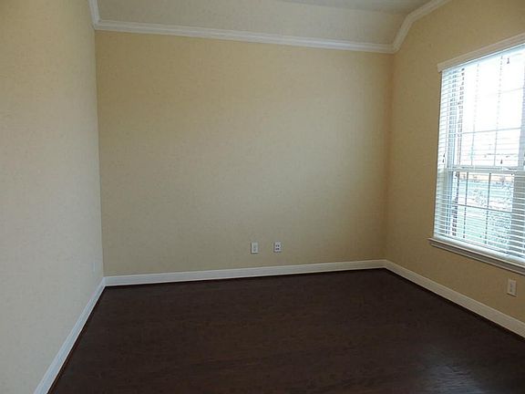 4th image of 28515 Pleasant Forest Dr