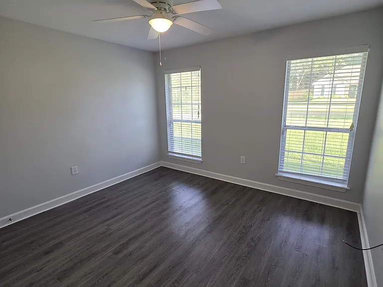 401 Hemlock Dr — Photo 6