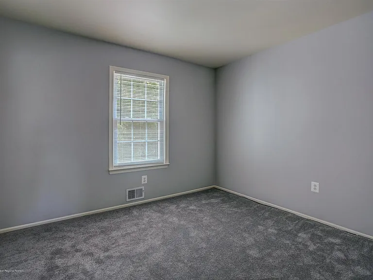 40 Staghorn Dr — Photo 20
