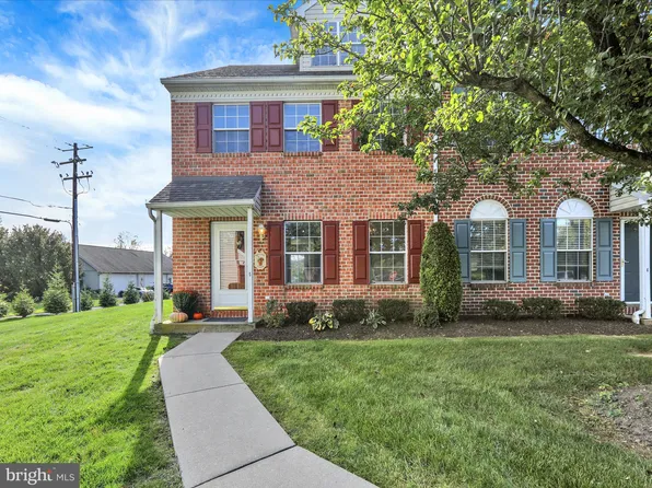 5 Becket Ct, Shillington, PA 19607