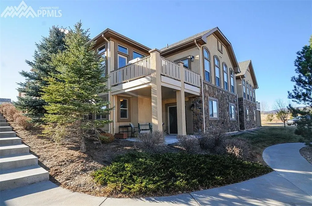 Luxury Patio Home In District 20 Showing Begin September 1st — Photo 2