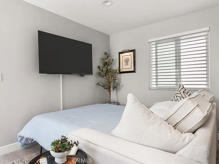 313 Alvarado Pl — Photo 15
