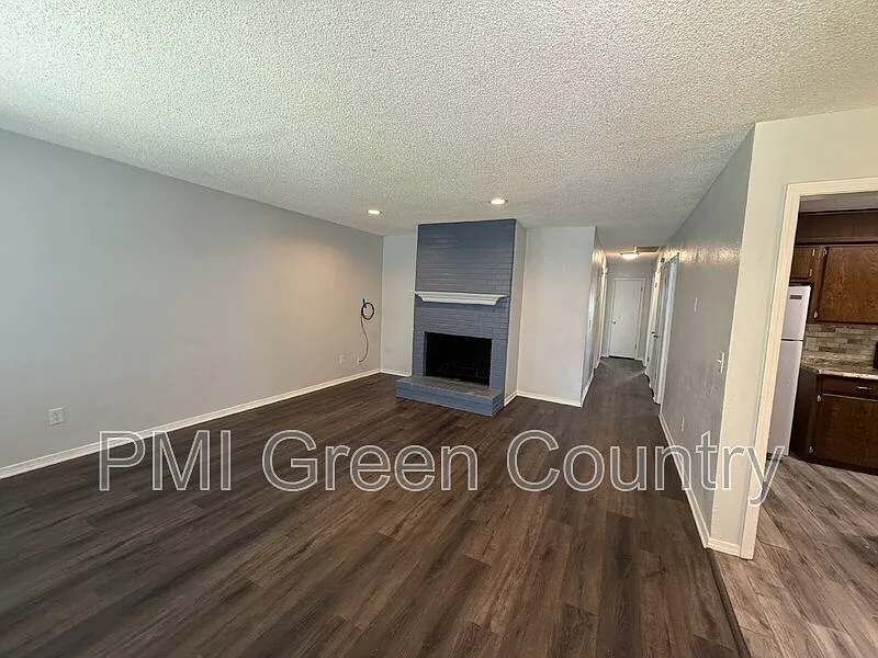 3 bed, 2.0 bath, 1240 sqft, $1,295 — Photo 3