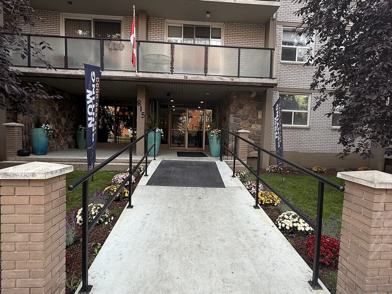 Granada Apartments — Photo 4