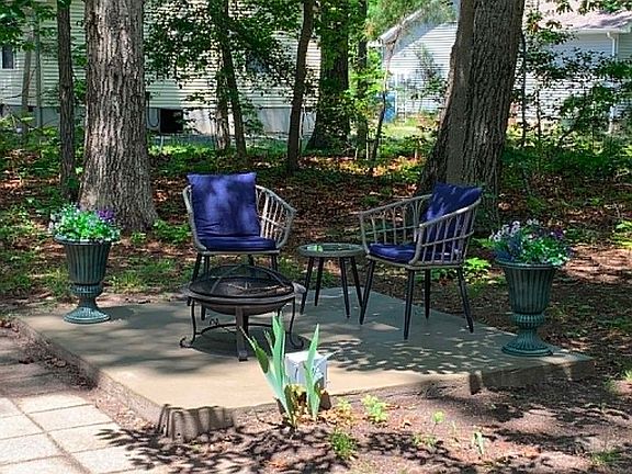 4th image of 5 Evergreen Ct