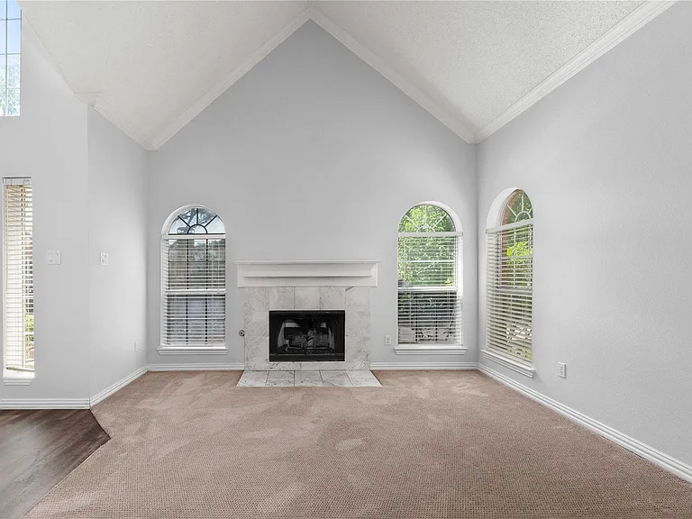 2324 Dyers Oak Dr — Photo 3