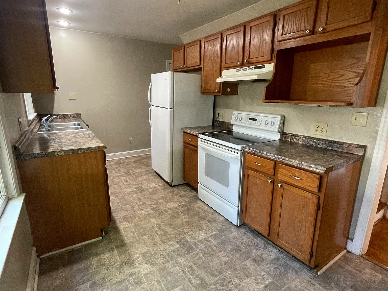 3 bed, 1200 sqft, $1,997 — Photo 4