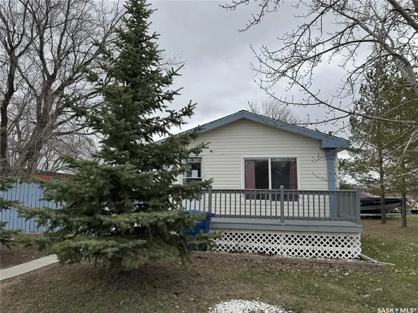 803 RAILWAY AVENUE, Strasbourg, SK S0G 4V0