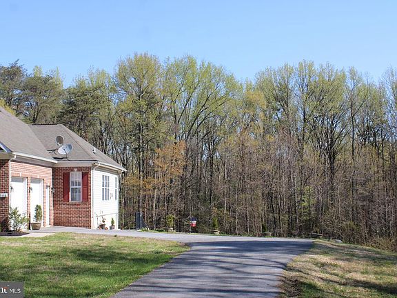 3rd image of 4346 Mountain Rd