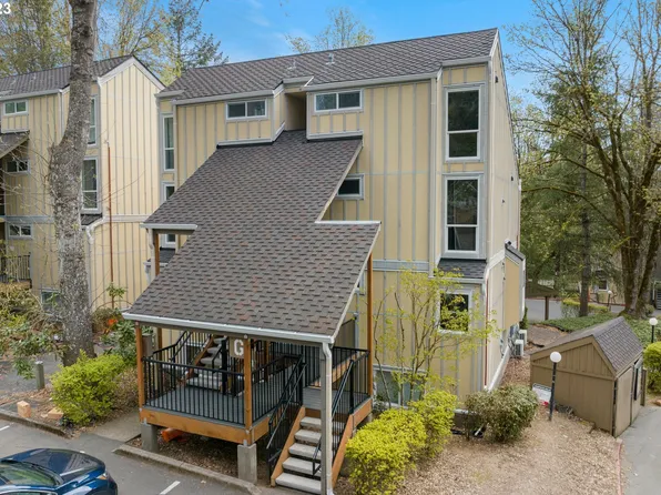 100 Kerr Pkwy APT 48, Lake Oswego, OR 97035