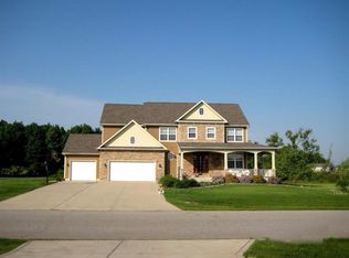 630 Springwood Dr, Hebron, IN 46341