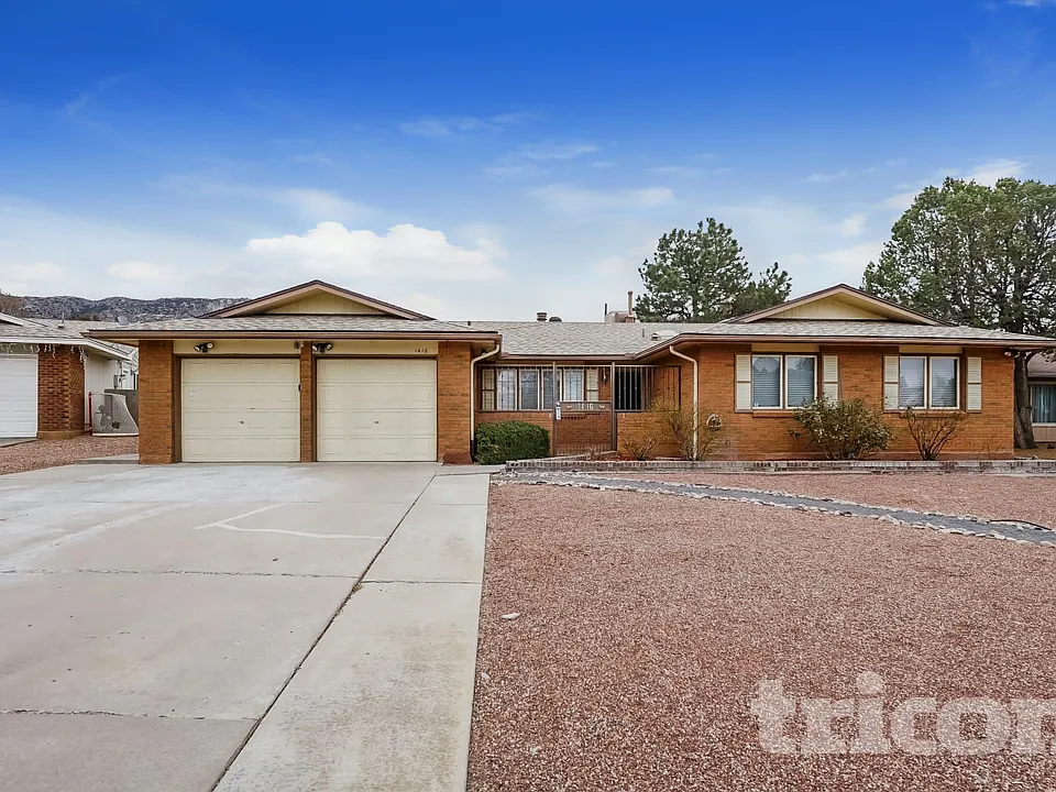 1416 Nemesia Pl NE