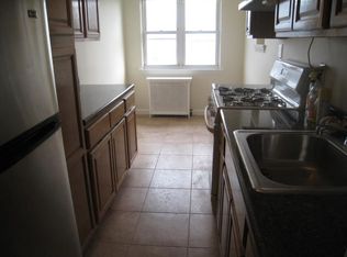2041 26th St #2, Astoria, NY 11105