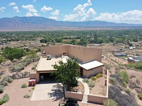 337 Chimaja Rd, Corrales, NM 87048