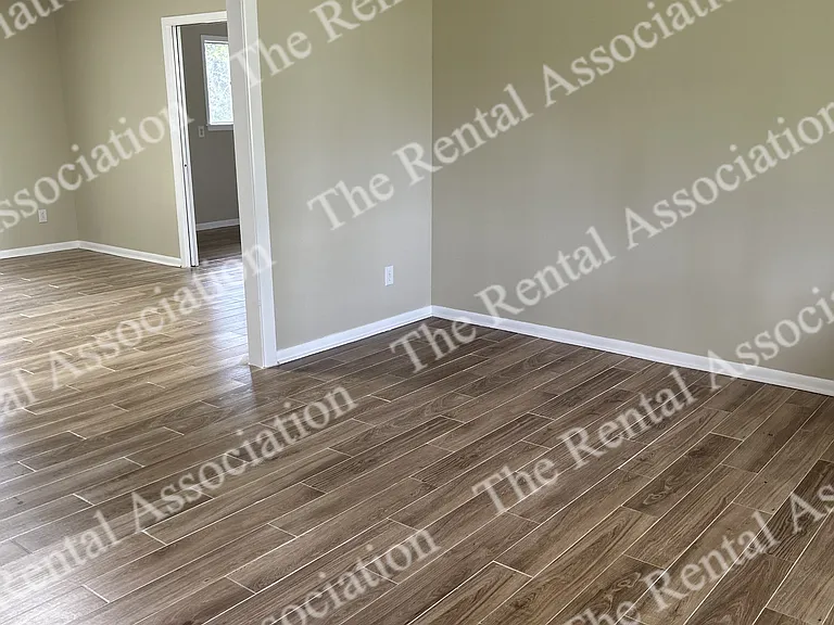 1801 Roosevelt Dr — Photo 3