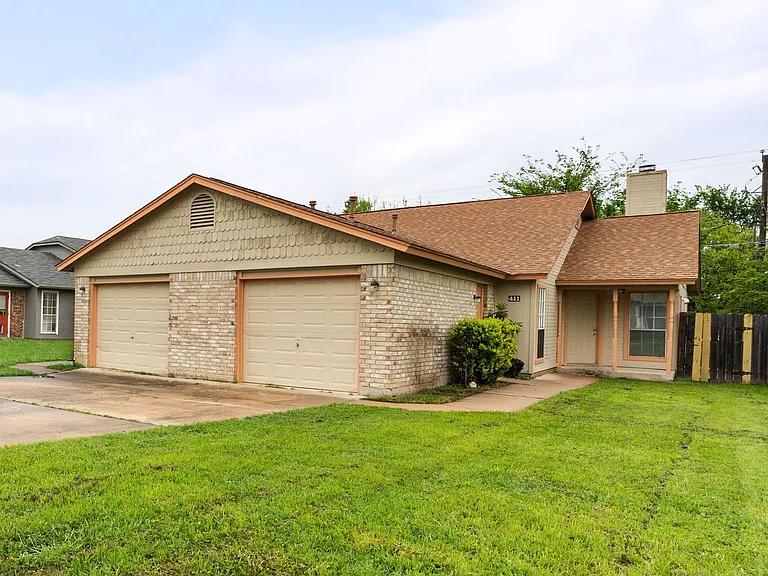 411 Greenlawn Blvd — Photo 1