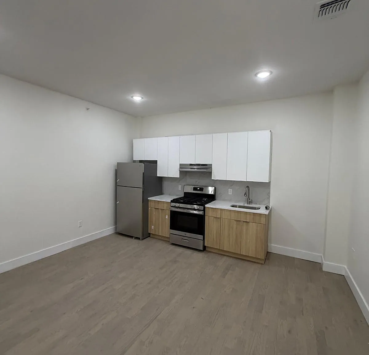 1 bed, 900 sqft, $1,650 — Photo 4