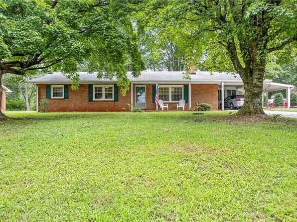 3805 Littlebrook Dr, Clemmons, NC 27012