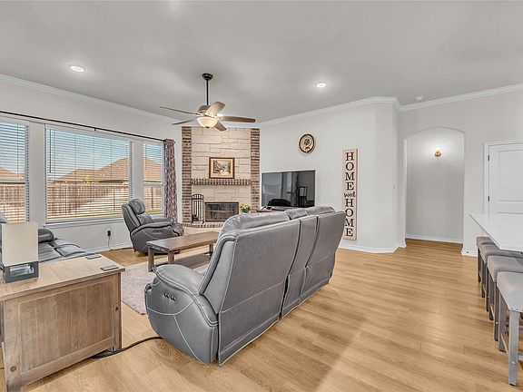 3rd image of 614 Stonehouse Ln
