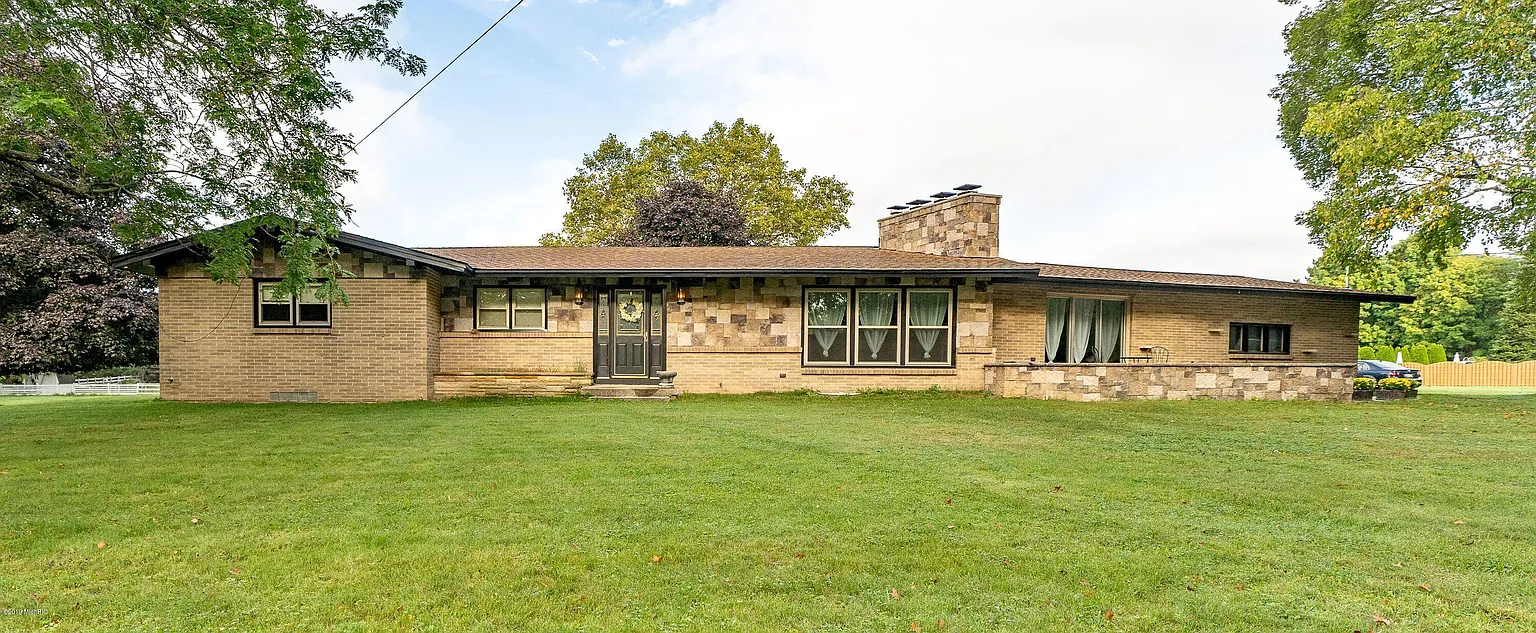 2079 Elmridge Dr NW photo 1