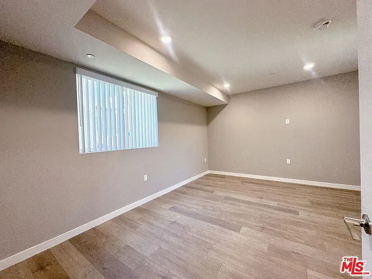 1107 S Hobart Blvd — Photo 22