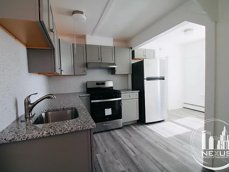 61 N Leonard St #2 — Photo 2
